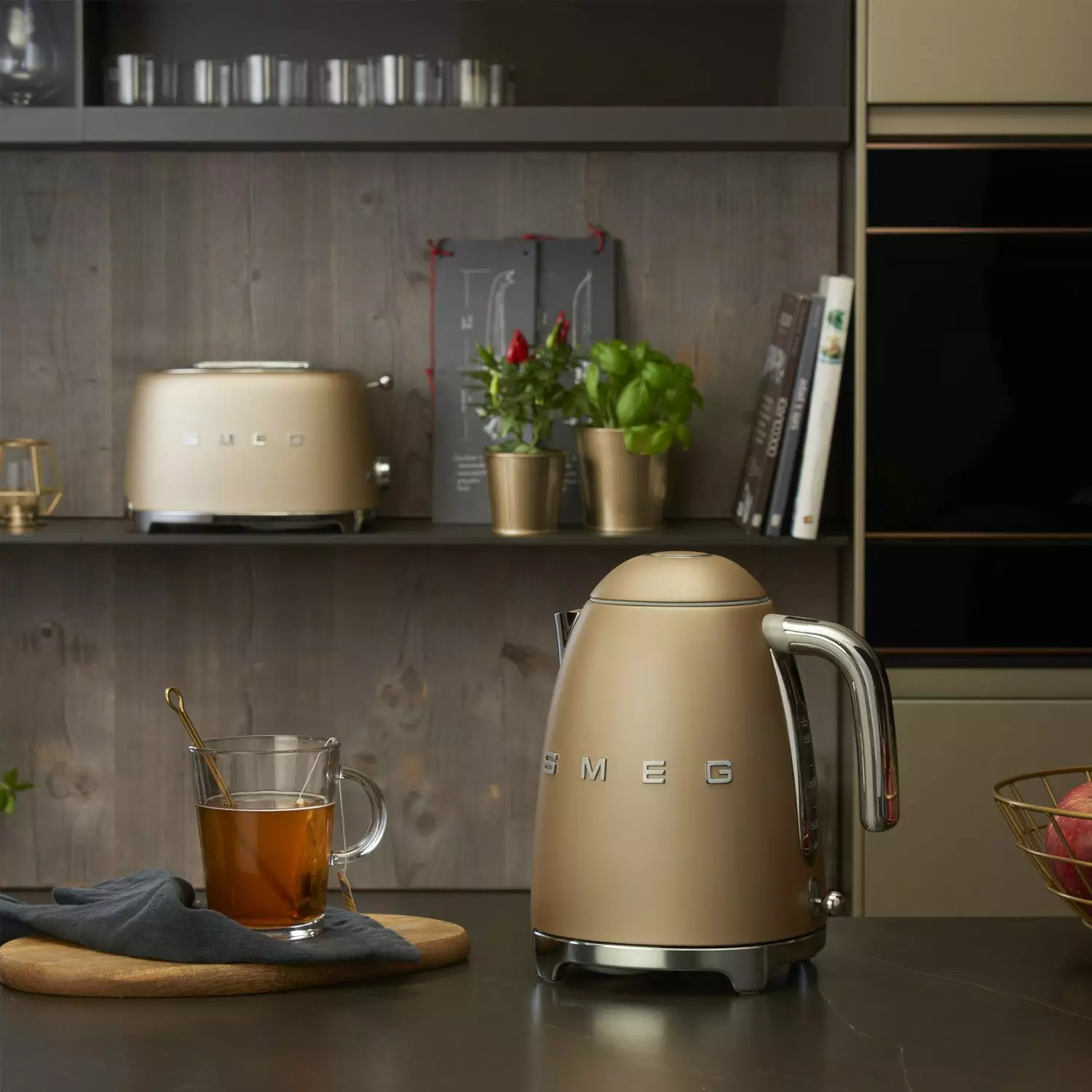 Smeg Kettle 1,7 L, Matte Gold - Image 5
